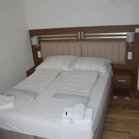 Hotel Colonia מלון 2*